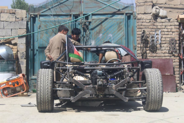 عکس  سرنوشت زن 9;  اولین خودروی ساخته شده زیر سایه طالبان چه خواهد بود؟