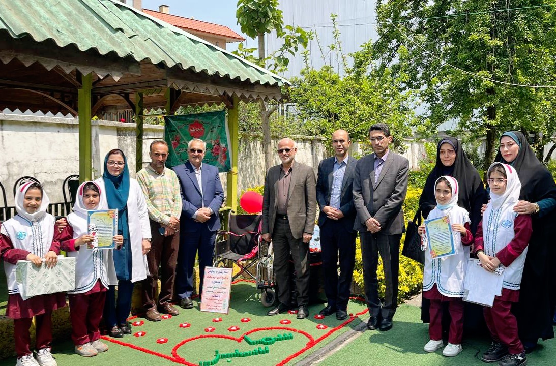 اهدای ویلچر به خانه سالمندان توسط دانش‌آموزان مدرسه سمای سبز لاهیجان 