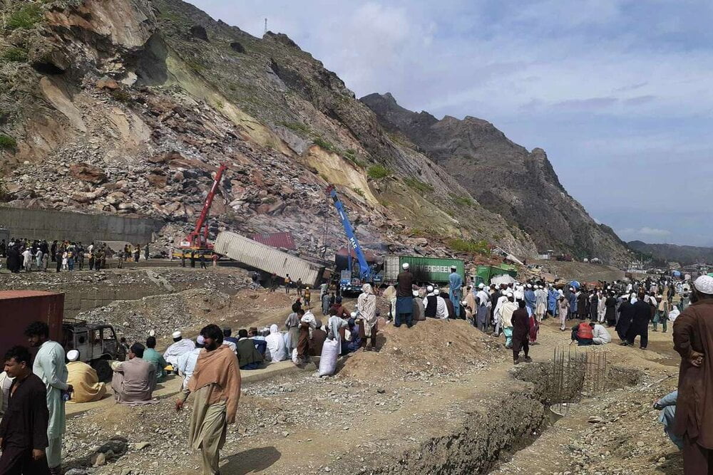 رانش‌زمین در مرز پاکستان و افغانستان/ چندین خودرو زیر خاک مدفون شدند