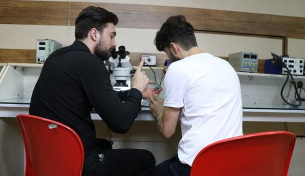 آموزش تعمیرات موبایل در مجتمع پل