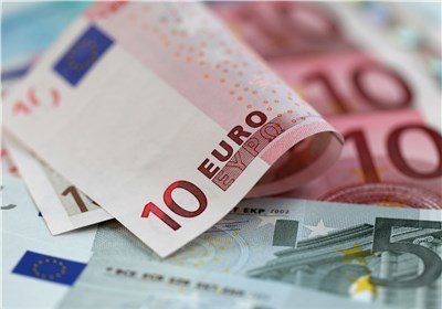 کاهش قیمت یورو در مرکز مبادله و بازار آزاد طی هفته گذشته